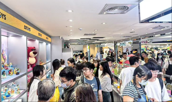 中期国际 新消费观察丨异形IP破壁潮玩界 跨品类布局驱动中国潮玩品牌国际化加速